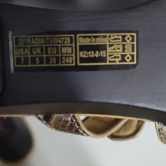 Vionic Sandal, Snake Print, Size 7 - Picture 9 of 12